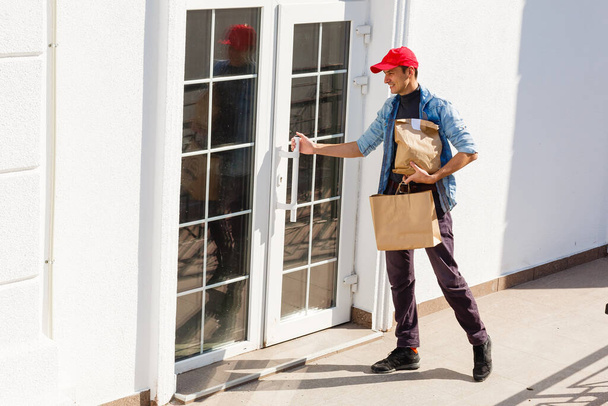 Man Delivering Online Grocery Order - Fotoğraf, Görsel