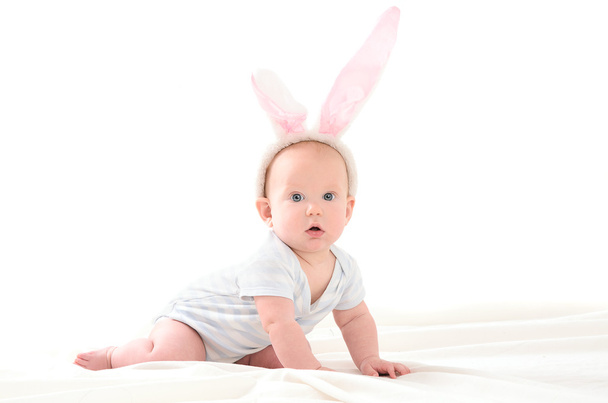 ребенок в виде пасхального кролика
 - Фото, изображение
