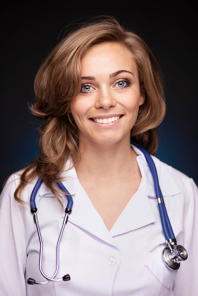 Studio portrait of beautiful woman doctor smiling. - Foto, immagini