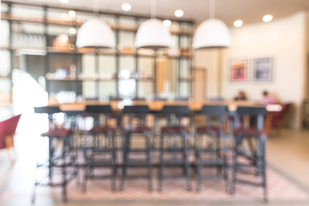 Flou abstrait vue d'arrière-plan table de travail vide et président pour l'espace de co-travail ou de la discussion de groupe dans le café - Photo, image