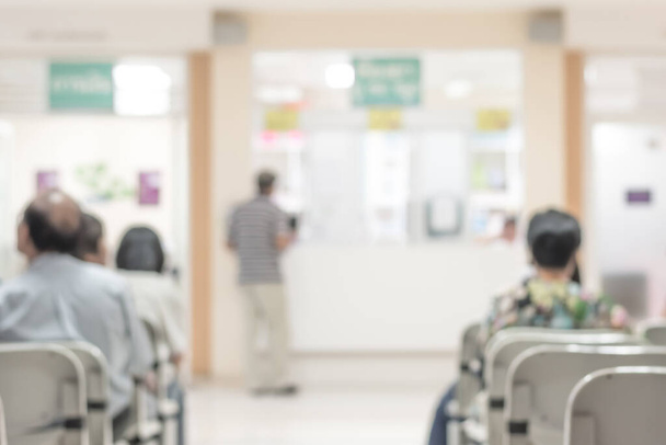 Blur lääketieteellisen taustan klinikan palvelutiskin aula, jossa potilas maksaa laskun kassalla  - Valokuva, kuva