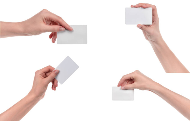 Κολάζ γυναικεία καυκάσια χέρια με λευκή επαγγελματική κάρτα που απομονώνεται σε λευκό φόντο. κενό για σχεδιαστές - Φωτογραφία, εικόνα