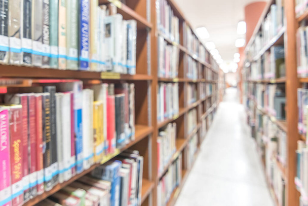 Blur biblioteca da escola ou sala de estudo com prateleiras de livros para educação de fundo - Foto, Imagem