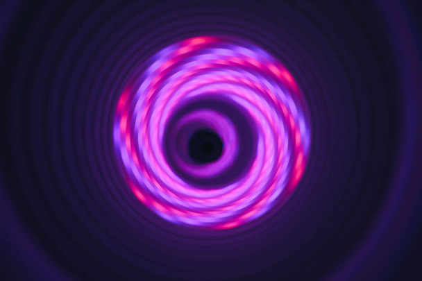Tunnel tourbillon abstrait avec lumière violette sur un motif de fond texturé pour le design. - Photo, image