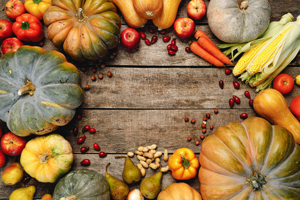 Beautiful composition with autumn vegetables on weathered wooden background - Foto, imagen