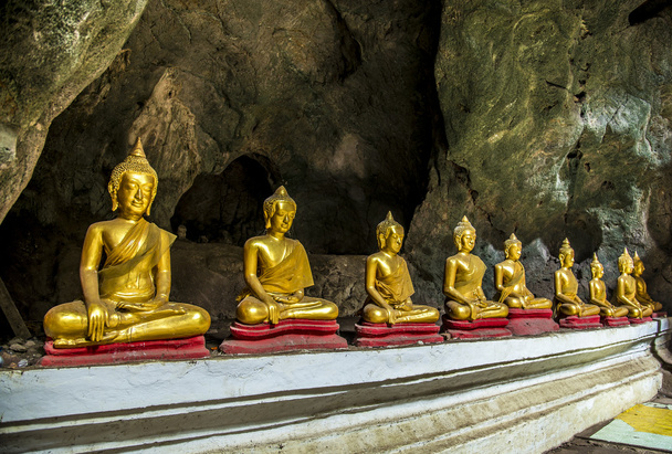 Rouleau de statue de Bouddha dans la caverne3
 - Photo, image
