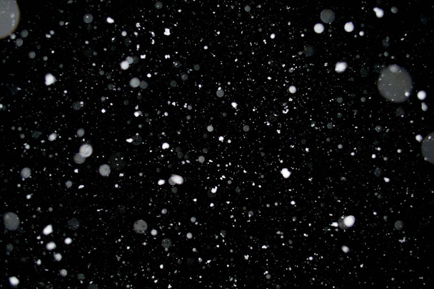 Kuva tiheästä lumesta yöllä, kaunis tausta - Valokuva, kuva