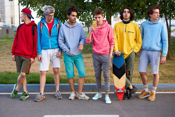 happy teenagers skateboarder boys have fun outdoors - Zdjęcie, obraz
