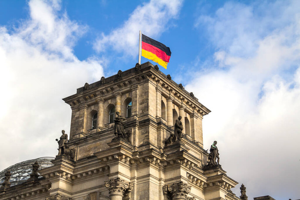 El edificio del Reichstag en Berlín: Parlamento alemán - Foto, Imagen