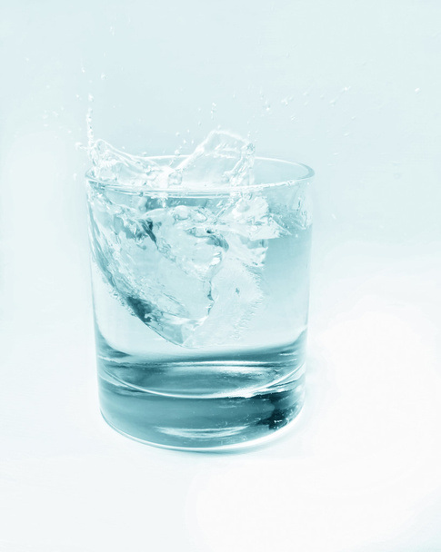 Glass of water and ice - Fotoğraf, Görsel