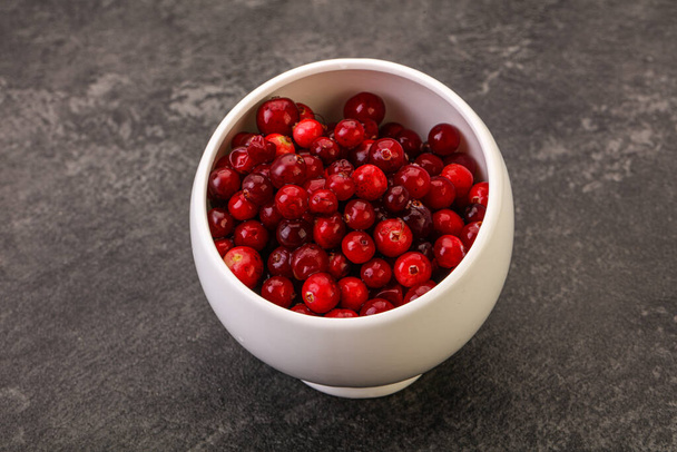 Sweet and tasty organic cranberry in the bowl - Φωτογραφία, εικόνα