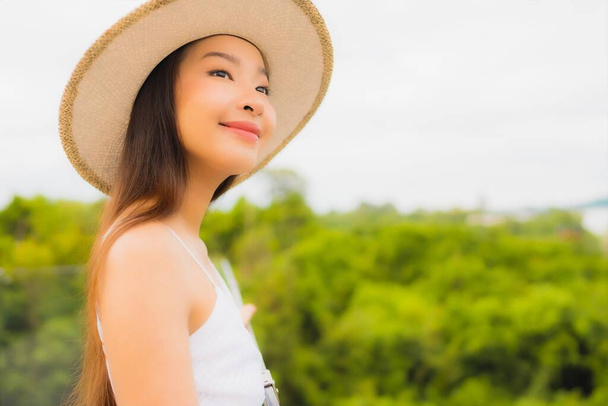 Portriat beautiful young asian woman happy smile around balcony with sea view background - Fotó, kép