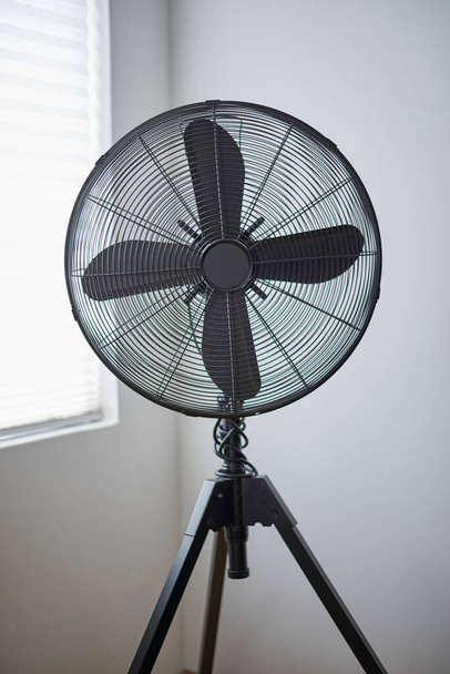 Студийное фото вентилятора электрического охлаждения - Фото, изображение