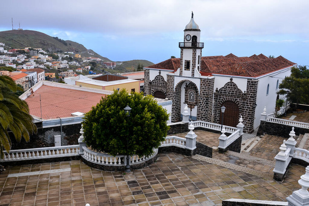 Edifício da Igreja de La Concepcion XVIII situado em frente à Praça da Câmara Municipal Valverde, El Hierro, Ilhas Canárias, Espanha. - Foto, Imagem