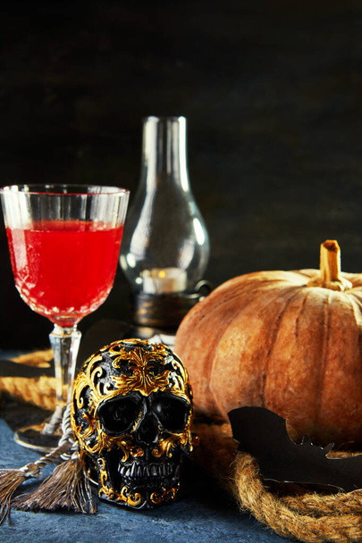 Scary halloween skull with pumpkin and wine on a spooky night. Halloween scene. - Valokuva, kuva