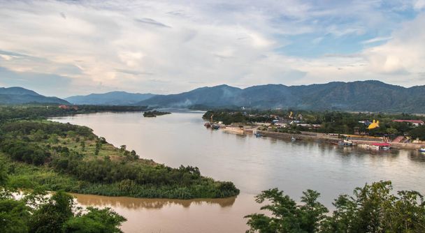 krajobraz rzeki Khong na północy Tajlandii - Zdjęcie, obraz