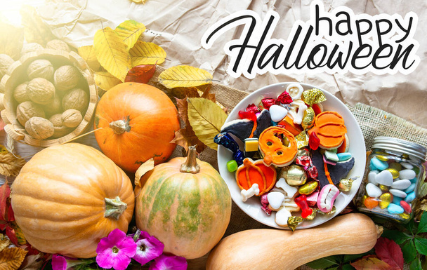 candy bowl of chocolates and sweets, Halloween Jack o Lantern cookies - fresh halloween pumpkin, gourd, squash Trick or Treat Halloween card background - Φωτογραφία, εικόνα