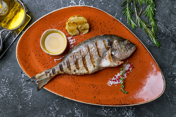 grilled cooked Dorado fish with lemon slice  - Foto, Imagem