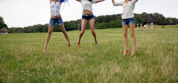 Girls bouncing in the air in nature - Zdjęcie, obraz