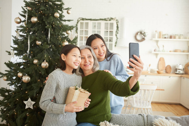 Selfie portrait of family - Фото, зображення