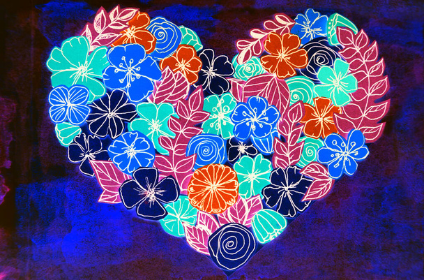 Carte postale grunge avec fleurs découpées en forme de coeur sur fond sombre - Photo, image