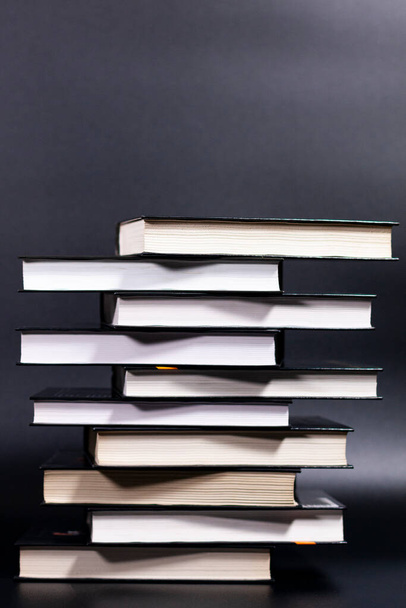 A stack of books stacked in an overlapping way. - Foto, Bild
