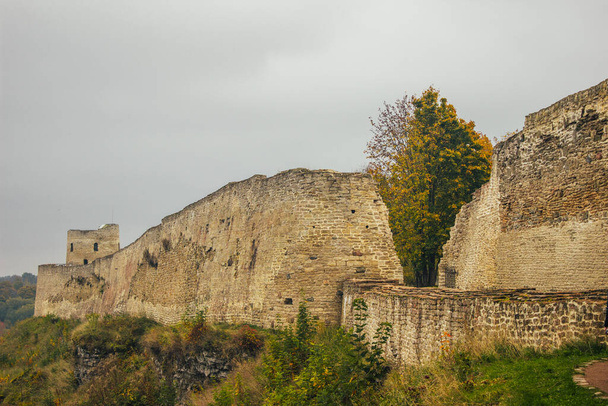Izborsk fortress is a stone fortress in the city of Izborsk (Pskov region). It was built in 1330 - Fotoğraf, Görsel
