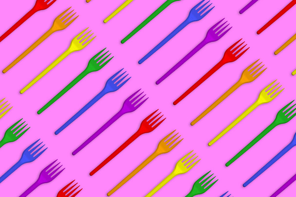 Veelkleurige plastic vorken op een roze achtergrond. Creatieve minimale stijl. - Foto, afbeelding