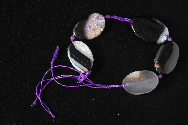 Gekleurde Semi kostbare stenen klaar om handgemaakte sieraden te maken - Foto, afbeelding