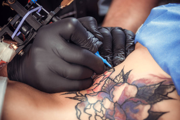 Skin master doing tattoo in tattoo studio - Photo, image