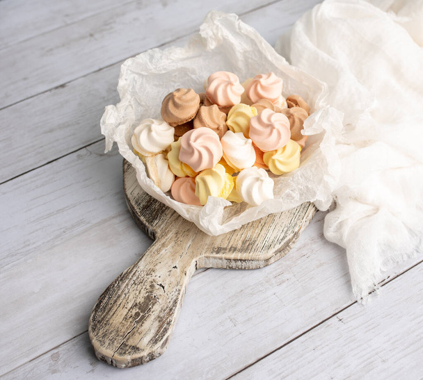 Colored meringue cookies, Closeup of Mini Meringues - Foto, Imagen