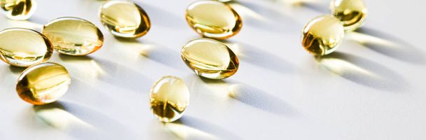 Omega 3 visolie capsules voor gezonde voeding, pharma merk winkel, probiotische drug pillen als gezondheidszorg of aan te vullen producten voor de farmaceutische industrie ad - Foto, afbeelding