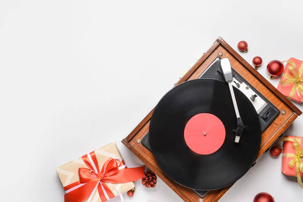 Record player and Christmas decor on light background - Foto, Imagen