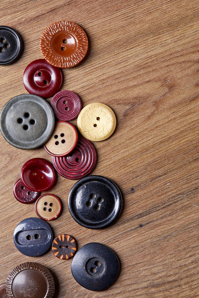 Fondo y textura de botones antiguos multicolores - Foto, Imagen