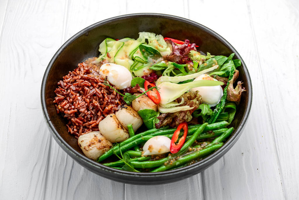 Warm salad of green beans, wild rice and scallop with mustard sauce - Photo, Image