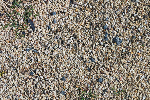Achtergrond, textuur van een tuinpad van een klein licht natuursteen. - Foto, afbeelding