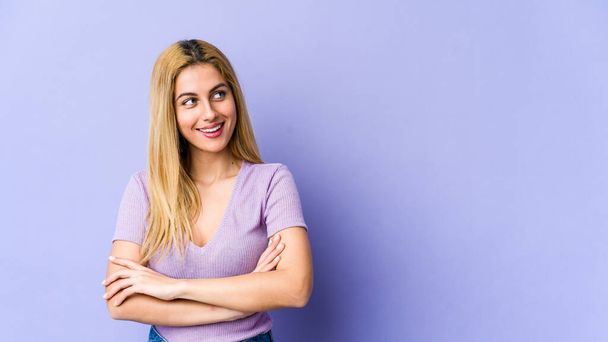 Young blonde caucasian woman smiling confident with crossed arms. - Photo, Image