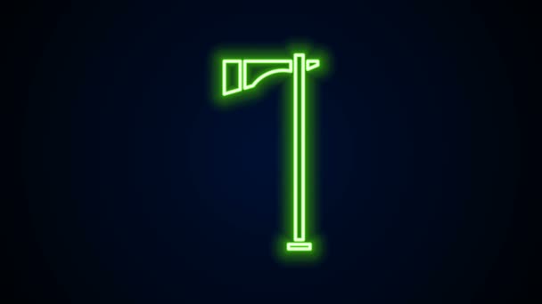 Žhnoucí neonová čára Původní americká ikona tomahawk sekery izolovaná na černém pozadí. Grafická animace pohybu videa 4K - Záběry, video