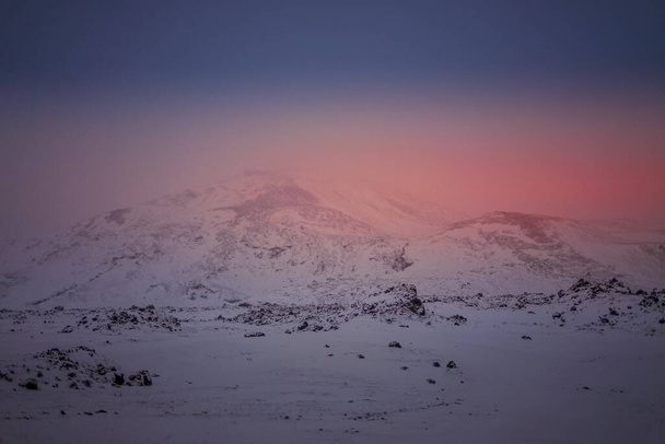 Montañas cubiertas de nieve de la imagen de Islandia - Foto, imagen
