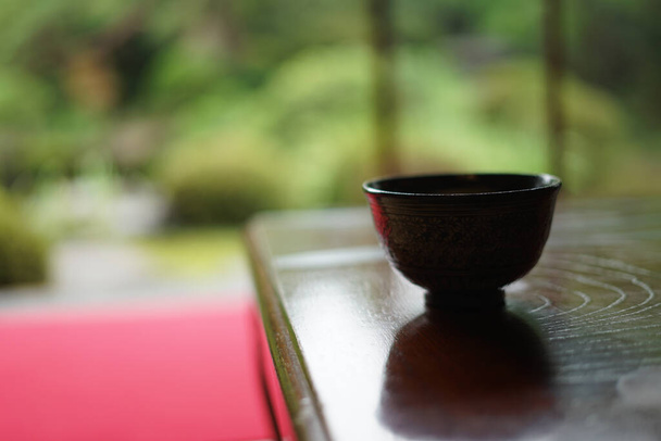 Tè verde che è stato collocato nella stanza in stile giapponese della scrivania - Foto, immagini