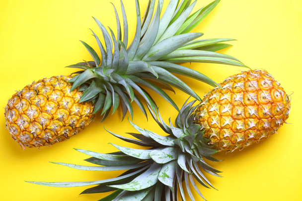 Ananas hipter. concept d'heure d'été - Photo, image