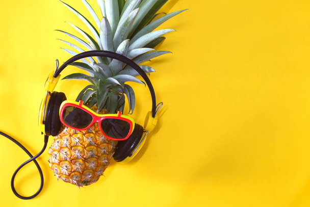 hipter pineapple. summertime concept - Foto, Imagen