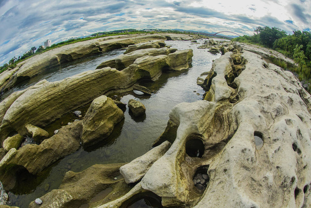 Скелясті утворення річки Тама (tokyo akishima) - Фото, зображення