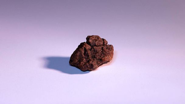 Steinernes Meteoritenfragment - Einschlag in Sahara-Wüste - Foto, Bild