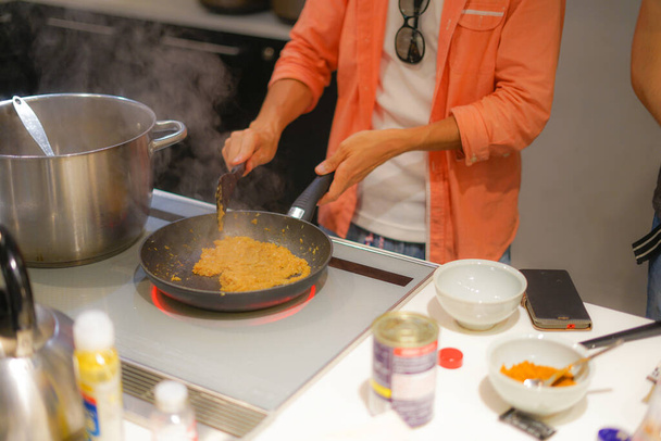 Krajobraz gotowania autentycznego curry - Zdjęcie, obraz