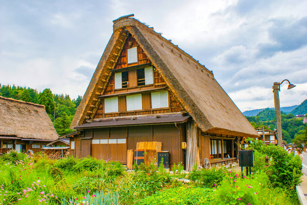 Thatched oude particuliere huis van het dak (Shirakawa-go) - Foto, afbeelding