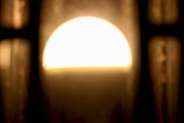 Kültéri design izzó lámpa sötét háttér - Fotó, kép
