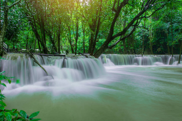 Huay mae khamin cachoeira em Kanchanaburi, na Tailândia - Foto, Imagem