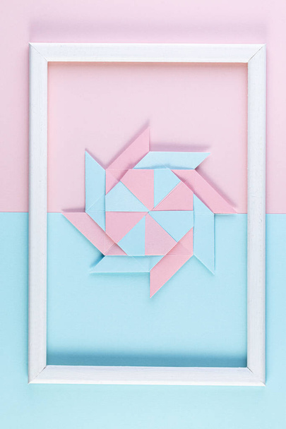 Origami Star. Made with square sheets of paper and white wood frame. Colorful paper crafts. - Foto, immagini