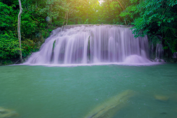 Водоспад Ераван біля Канчанабурі (Таїланд). - Фото, зображення